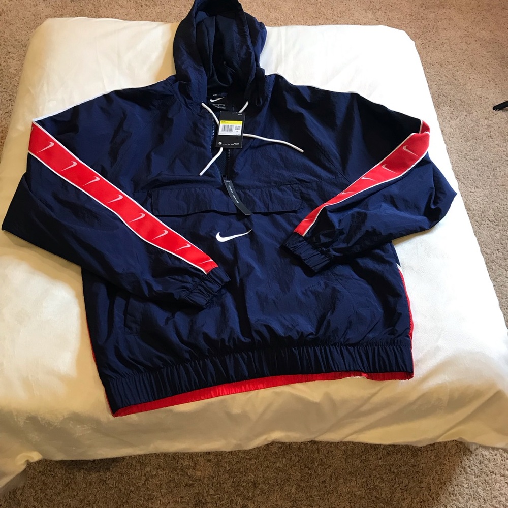 Men’s Nike. Wind breaker water resistance pullover